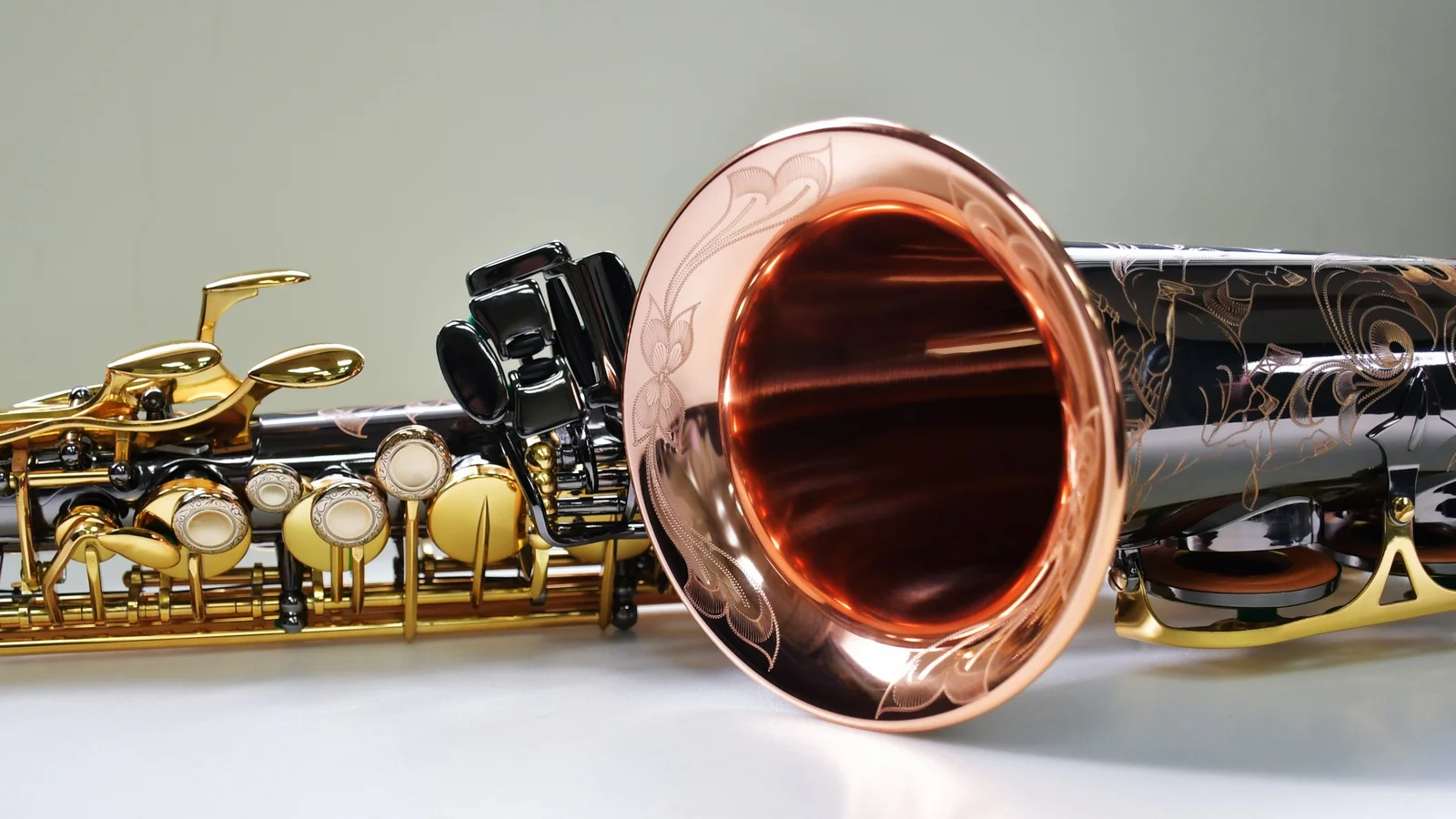 THe Alexander 600X-BK Alto Saxophone  (S. Korea Exclusive) view